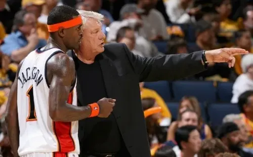 Donald Nelson en 2008 dirigiendo a los Warriors