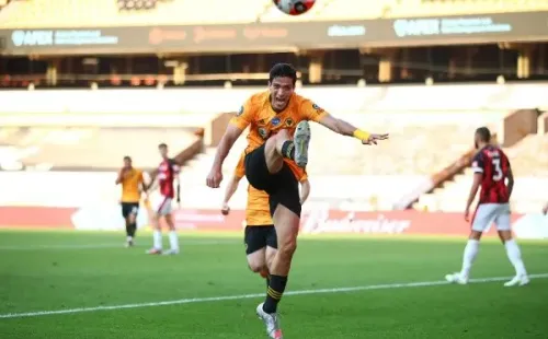 Raúl Jiménez lleva anotado 15 goles en 31 partidos. (Getty)