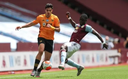 Raúl peleando por el balón (Getty Images)