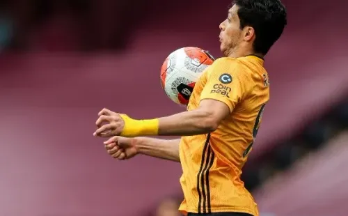 Raúl Jiménez feliz por la tercera victoria al hilo. (Getty)