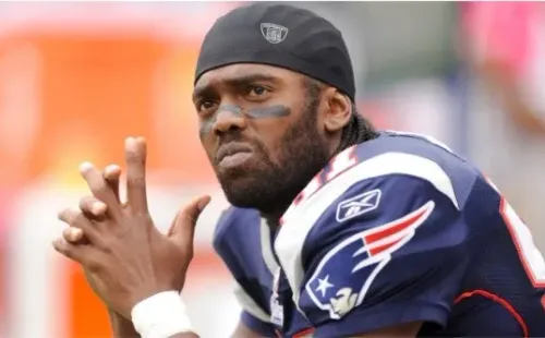 Moss durante un juego con los New England Patriots (Getty)