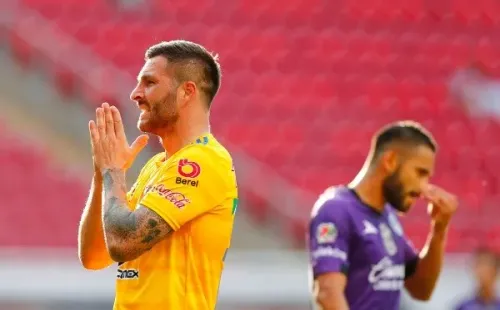 Gignac se lamenta una ocasión fallida (Getty Images)