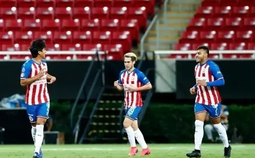 Macías festeja su gol ante Atlas, en la Copa por México (Tw: Chivas).