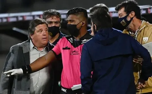 Herrera protagonizó una de las jugadas de riesgo del clásico. (Twitter)