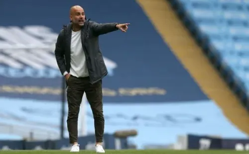 Guardiola dirigiendo al City en Premier. (Getty)