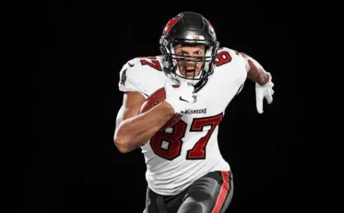 Rob Gronkowski con el jersey de los Buccaneers