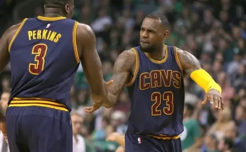 Kendrick Perkins y LeBron James