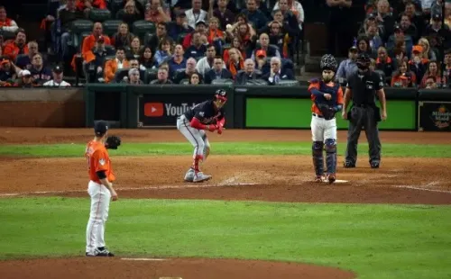 Zack Greinke contra Juan Soto en el séptimo juego