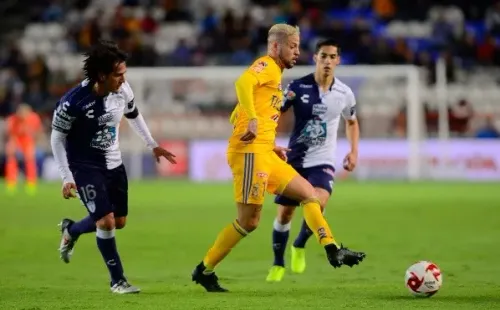 Nicolás López traslada el esférico (Jam Media)