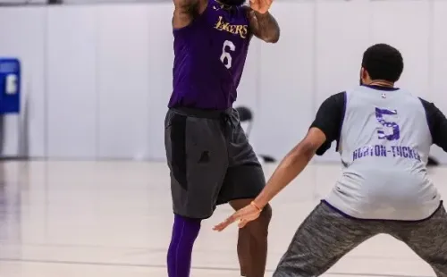 James en práctica en la burbuja (@Lakers)