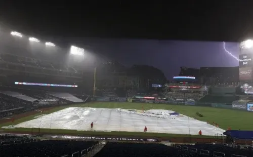 Hasta el momento la suspensión es temporal y se está a la espera que la lluvia pase, pero al ser un juego que ya se considera como completo, las estadísticas se contabilizan y de darse una reanudación sería el sábado ya que el viernes descansan ambos equipos.
