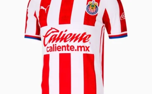 Chivas playera de local Guard1anes 2020. (Puma)
