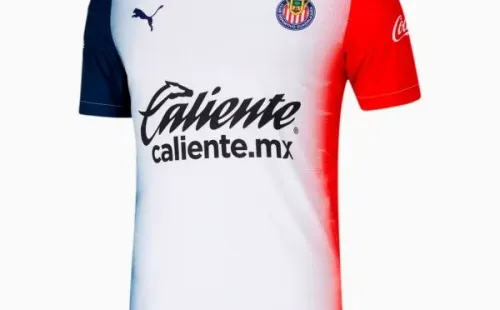 Chivas playera de visitante Guard1anes 2020. (Puma)
