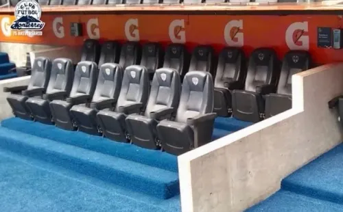 Así se encuentra el banco de suplentes (Foto: Rayados)