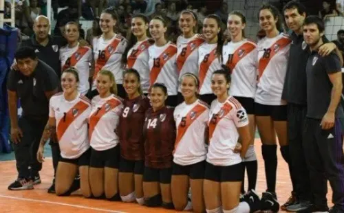 El equipo de vóley femenino de River.
