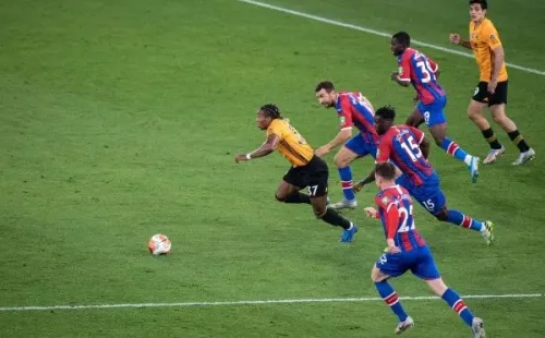 Adama Traoré lejos de sus oponentes, algo que vimos seguido en la última temporada (Getty)