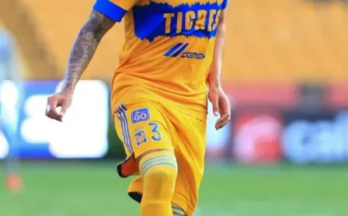 Carlos Salcedo, castigado deportiva y económicamente por Tigres (Getty Images)