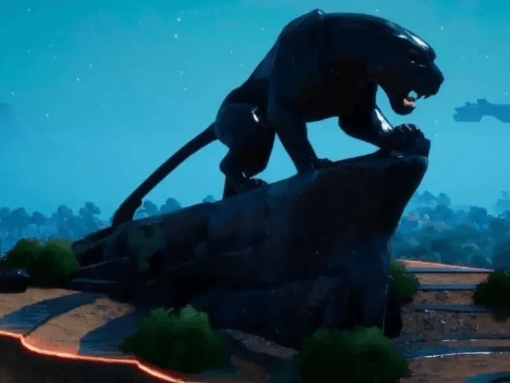 Monumento a Pantera Negra en el mapa de Fortnite.