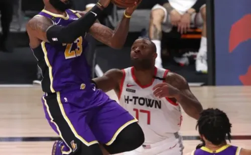 James anotó 20 puntos en derrota ante Rockets (Getty)