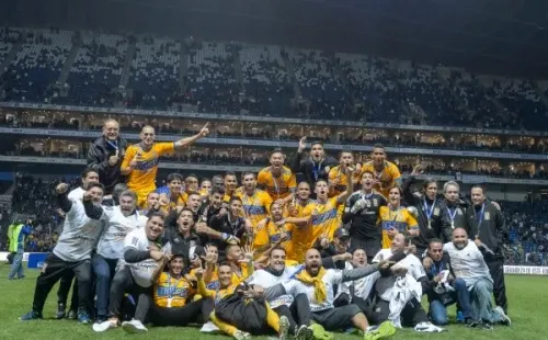 Tigres festeja el título del Apertura 2017 de Liga MX en el Gigante de Acero (Getty Images)