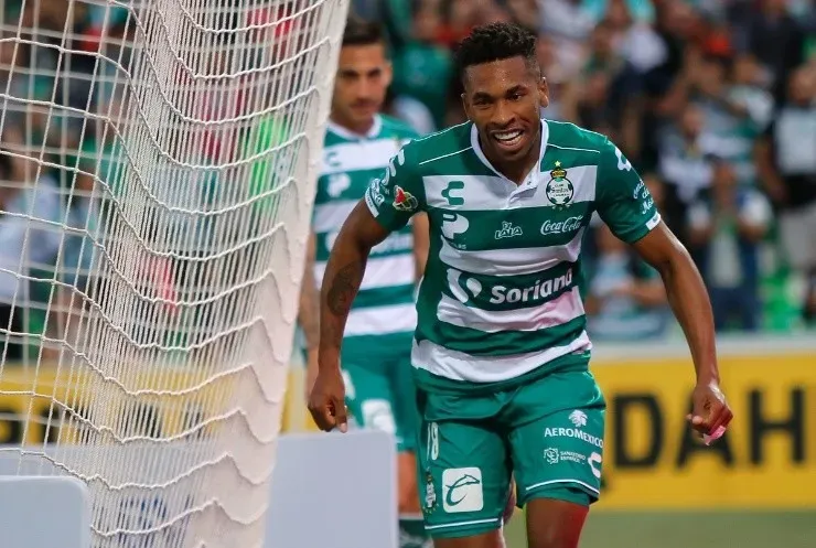 Ayrton Preciado en Santos Laguna.