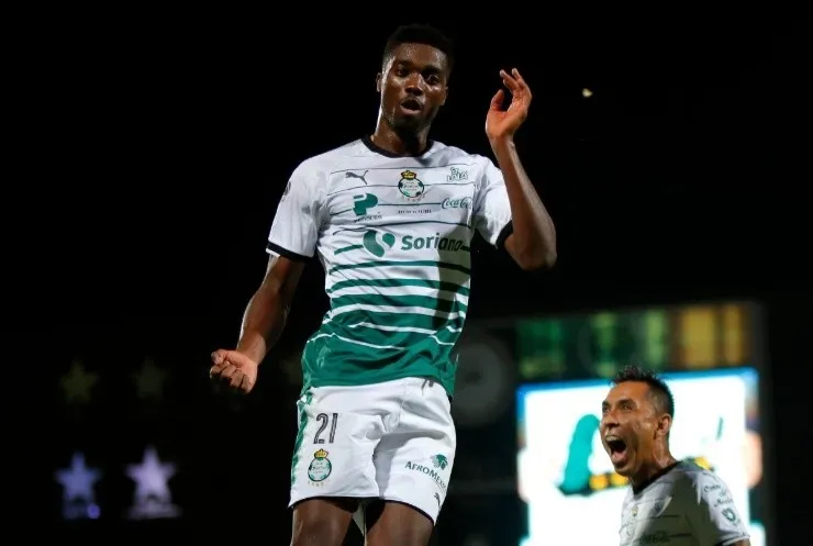 Djaniny Tavares en Santos Laguna.