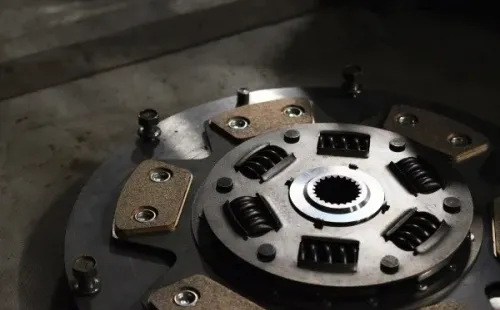 Pieza de auto embrague