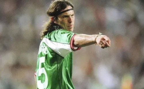 Antonio de Nigris vistiendo la playera de la Selección Mexicana en 2001 (Getty Images)