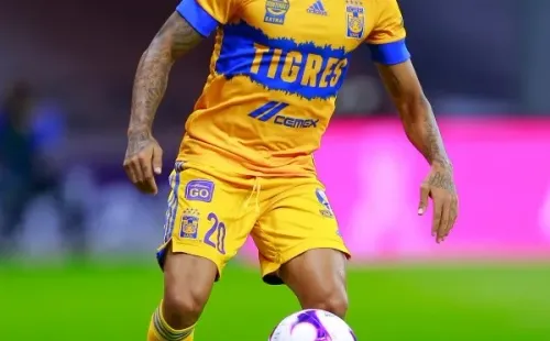 Javier Aquino se perdería el repechaje ante Toluca (Getty Images)