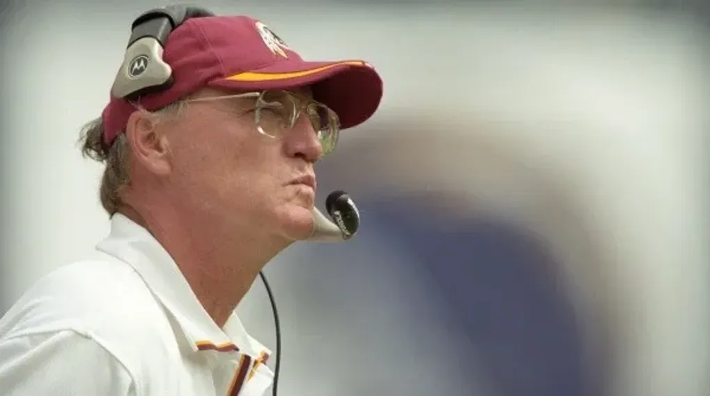 Marty Schottenheimer jugó para los Bills y los Patriots (Getty Images)