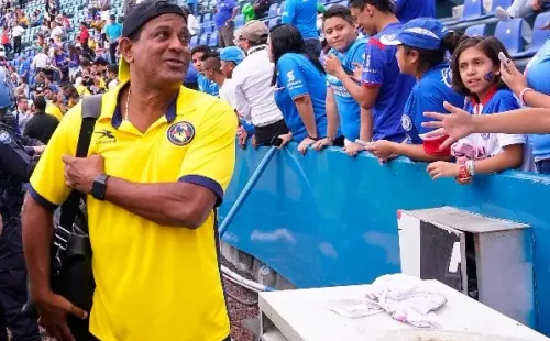 Piden una oportunidad para el Negro Santos en América. Jam Media.