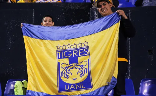 Barrabrava de Tigres, a la espera para viajar a Qatar. Jam Media.