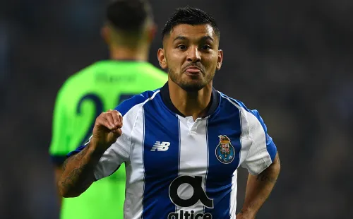 Jesús Corona se volverá a enfrentar al Benfica (Getty Images)