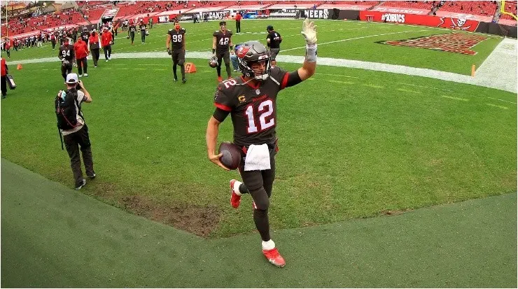 Tom Brady debe tener manos precisas ante los Packers (Foto: Getty)