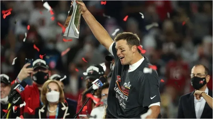 Tom Brady levantando el Super Bowl LV, edición de 2021 (Foto: Getty)