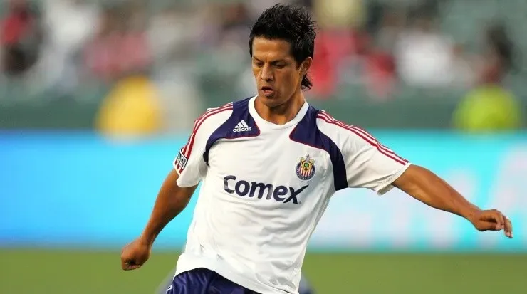 Con la playera de Chivas de Estados Unidos en una entrada en calor. Fuente: Getty Images