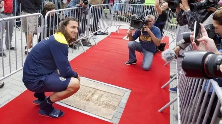 La pieza con su nombre tallado en piedra. Fuente: Getty Images