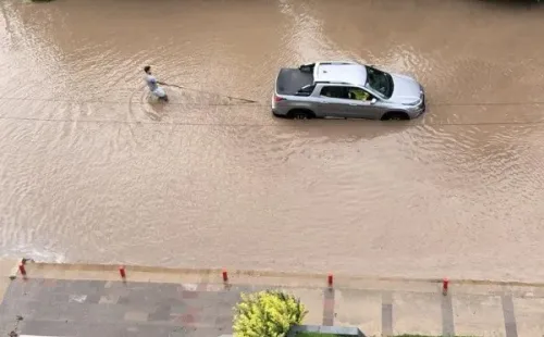 Otra postal de las calles de Pinamar.