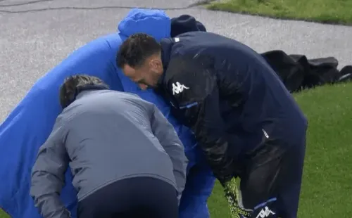 La molestia de Ospina en pleno calentamiento antes de enfrentar a Juventus. (Getty Images)