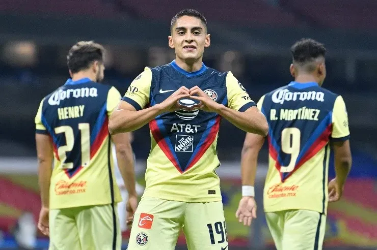 Santiago Naveda en América