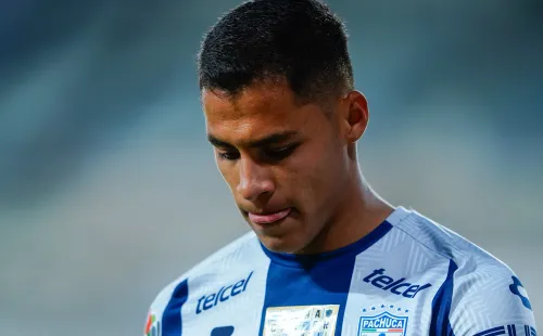 Roberto de la Rosa falló el penal para Pachuca ante Chivas. Foto: Imago 7