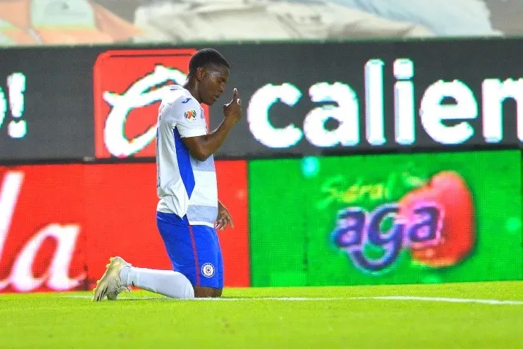 Brayan Angulo en Cruz AZUL