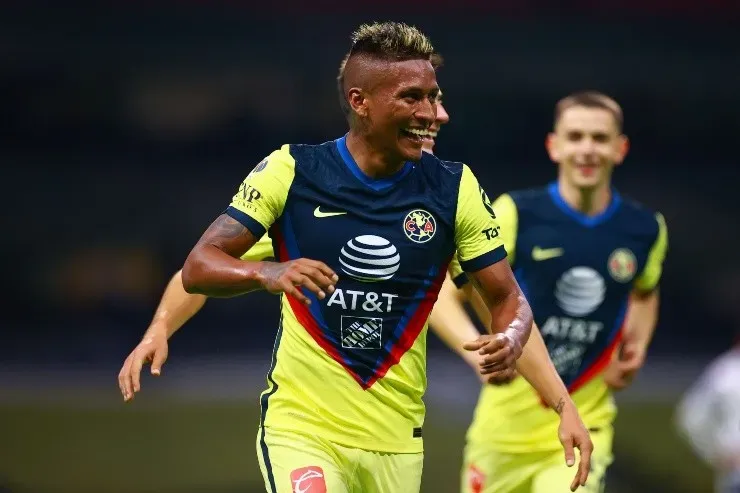 Pedro Aquino en América