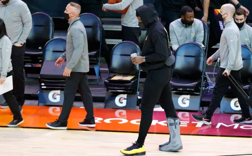 LeBron James lesión pierna