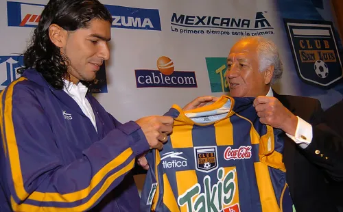 El ‘Loco’ Abreu fue presentado con San Luis en diciembre de 2006. (JamMedia)