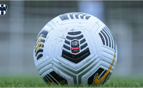 Balón de la Concachampions (Foto: @Rayados)