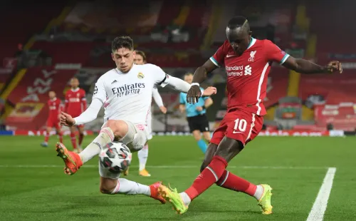 Valverde ante Mané. (Getty)