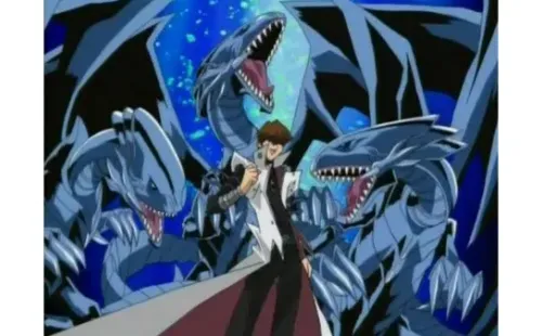 Seto Kaiba era el poseedor de los Dragones Blancos de Ojos Azules en el anime.