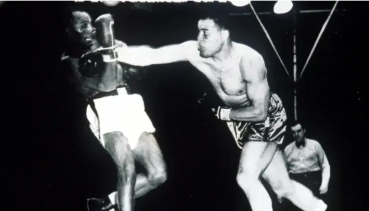 Joe Louis venció a Jersey Joe Walcott en el 11º asalto por KO en el Yankee Stadium (Getty).