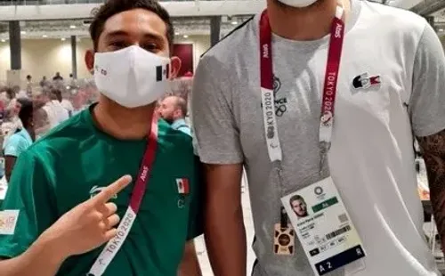 Kevin Berlín junto a Gignac